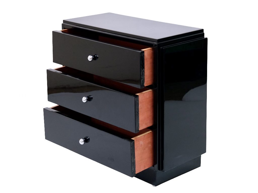 Dainty Art Déco chest of drawers open drawers