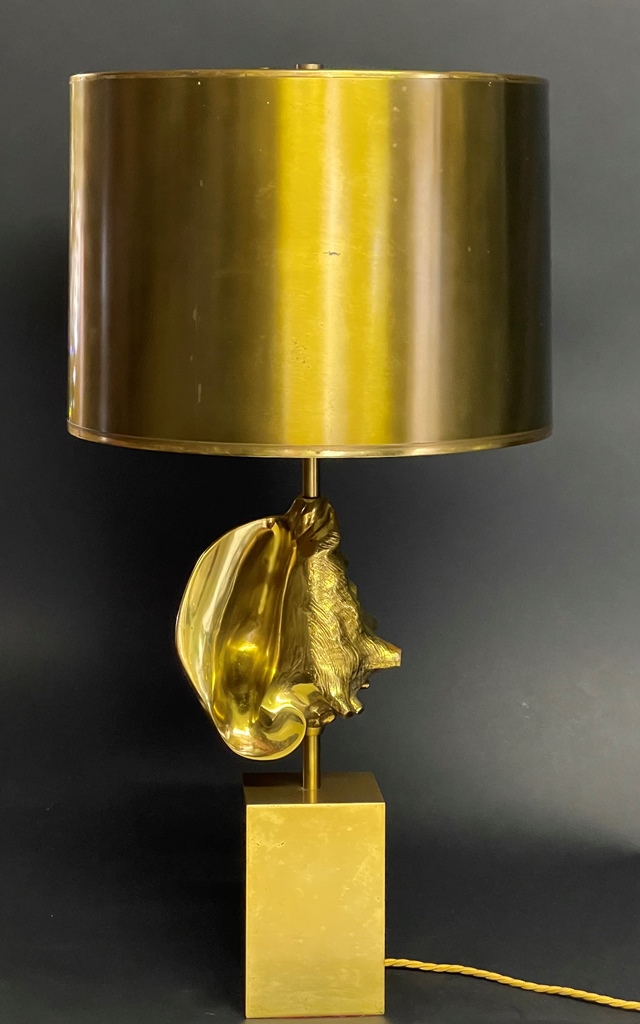 Designer Tischlampe von „Charles & Fils.“
Paris um 1970.