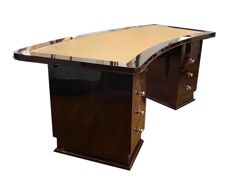 Museal writing desk