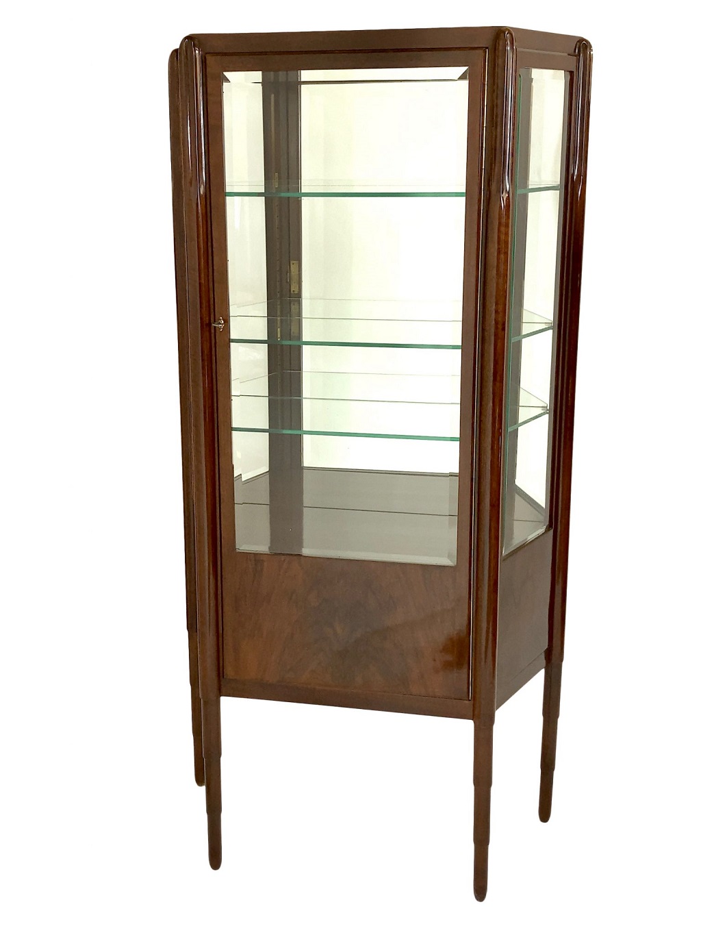 Delicate Art Deco display cabinet
with bevelled sides.
France around 1925.