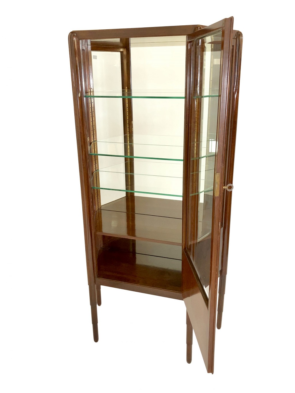 Delicate Art Deco display cabinet
with bevelled sides.
France around 1925.