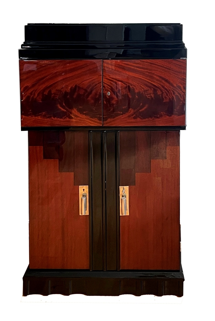 Schrank aus dem Art Deco in Mahagoni und Schwarzlack mit hochstellbarem Deckel als Fach für Zigarrren ?