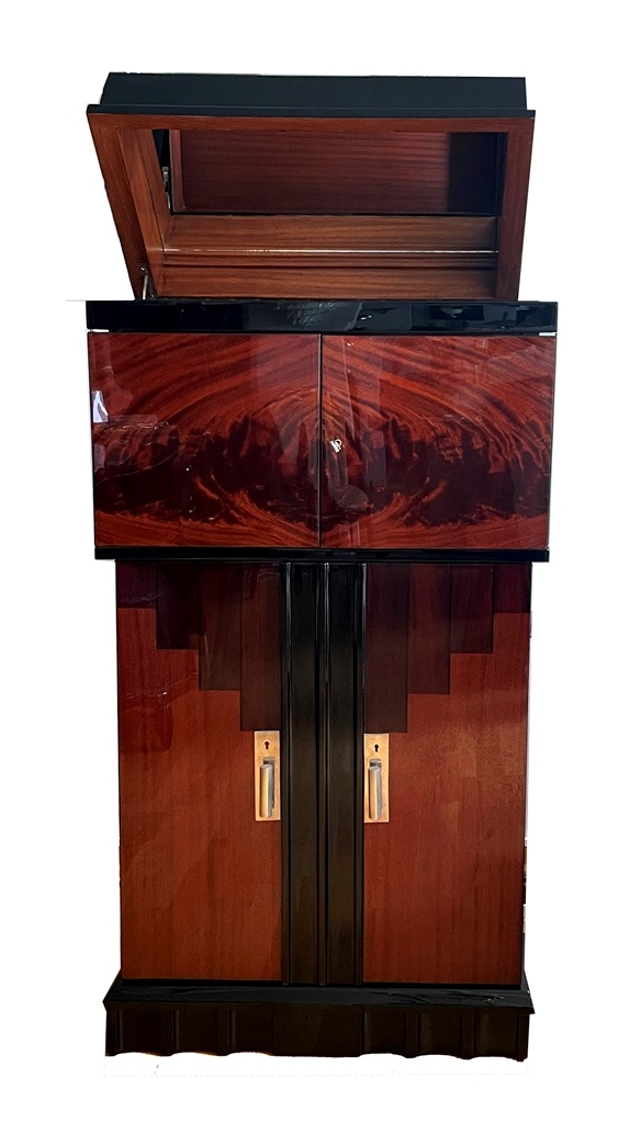 Schrank aus dem Art Deco in Mahagoni und Schwarzlack mit hochsstellbarem Deckel als Fach für Zigarrren ?