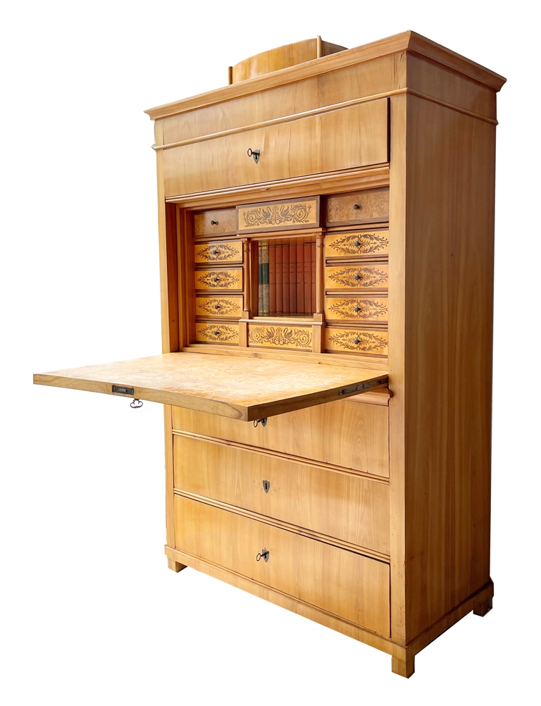 Biedermeier Sekretär, Kirschbaumholz furniert auf Weichholzkorpus mit Intarsien in Mahagoni in Form von Schwänen.