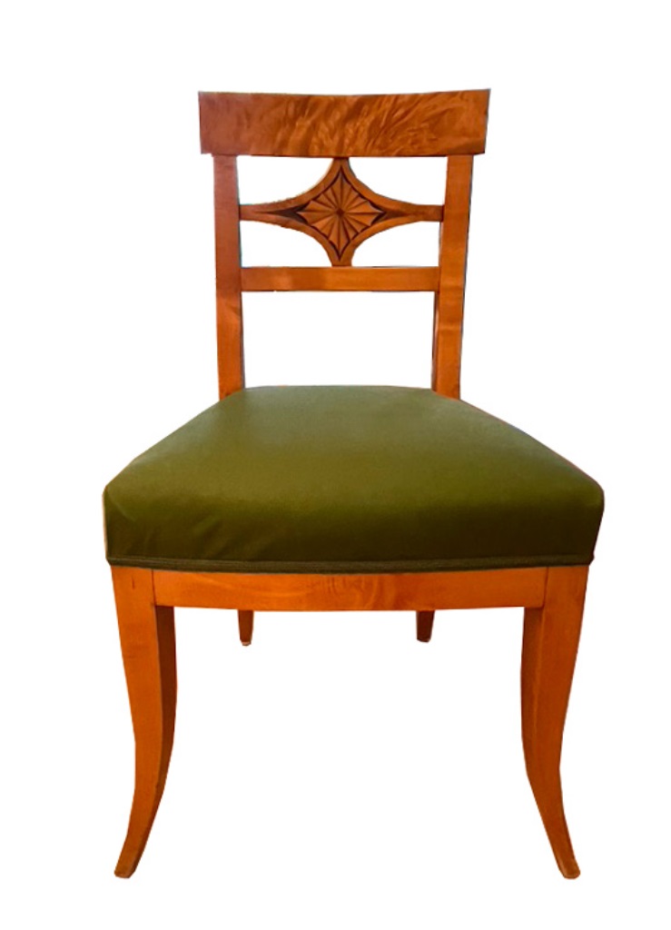 Set of four identical Biedermeier chairs
Weimar around 1820.