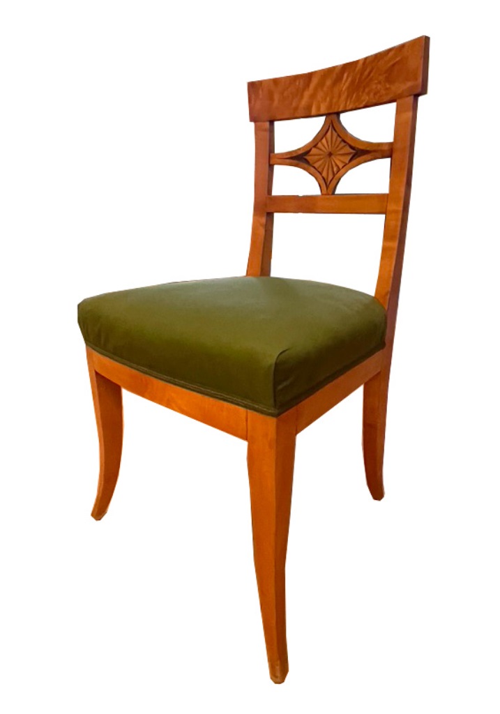 Set of four identical Biedermeier chairs
Weimar around 1820.