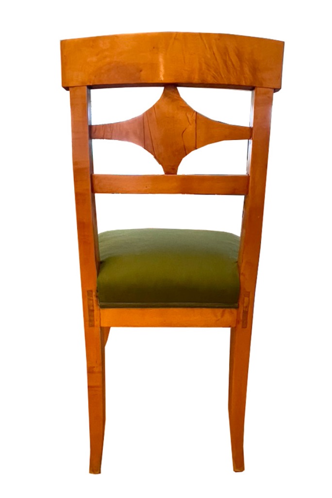 Set of four identical Biedermeier chairs
Weimar around 1820.