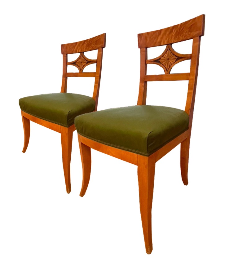 Set of four identical Biedermeier chairs
Weimar around 1820.