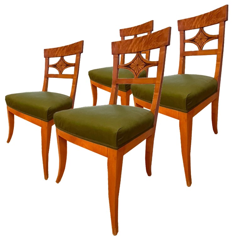 Set of four identical Biedermeier chairs
Weimar around 1820.