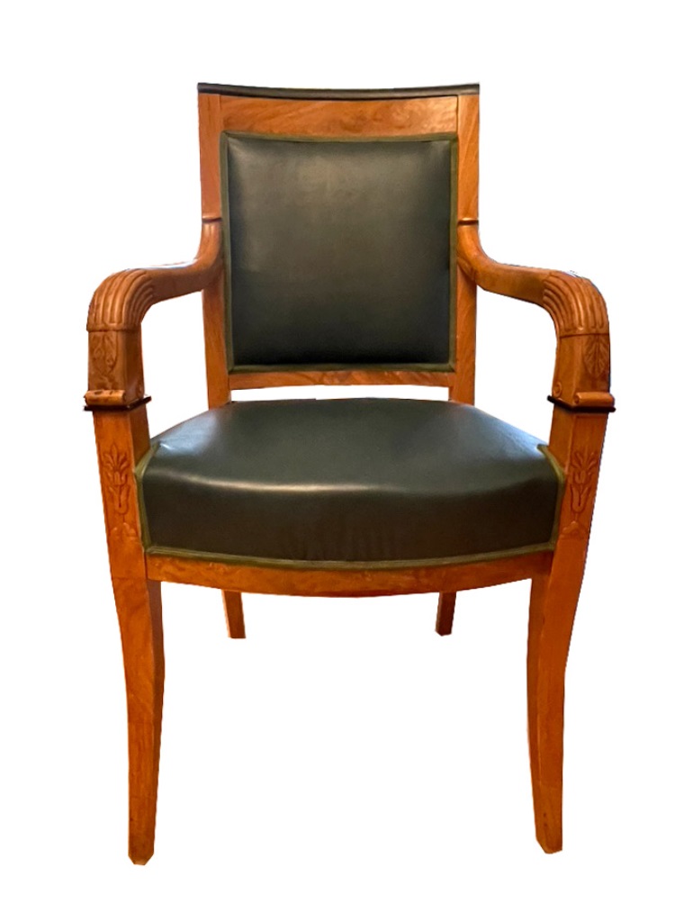 Pair of identical Biedermeier armchairs
Southwest Germany around 1820.