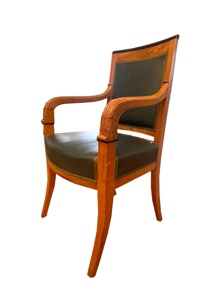 Pair of identical Biedermeier armchairs
Southwest Germany around 1820.