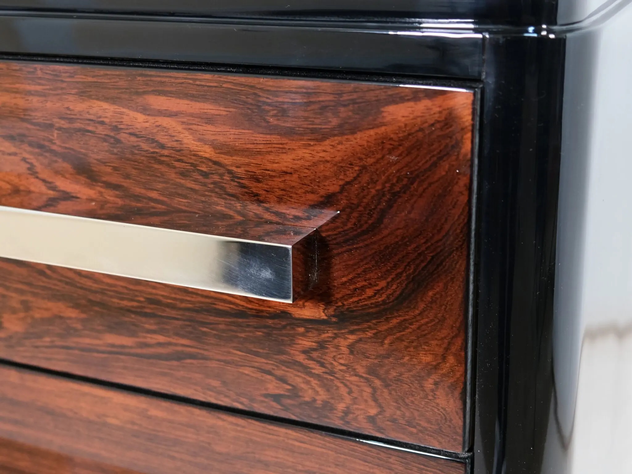 Four-drawer chest of drawers with nickel-plated metal fittings.