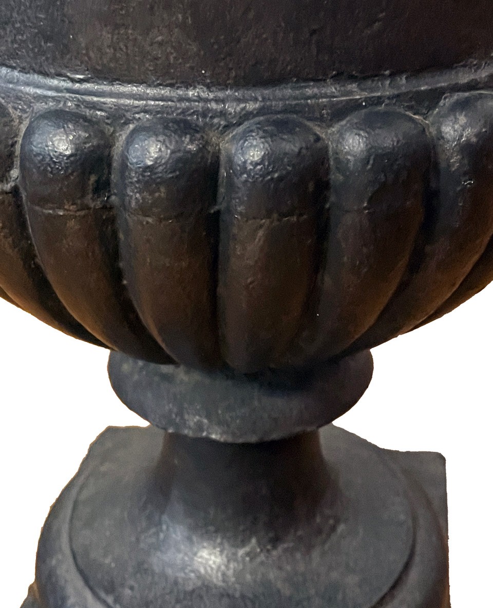 Urn-shaped cast iron