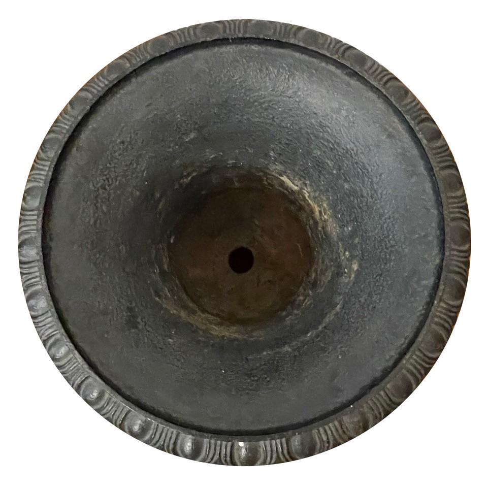 Urn-shaped cast iron