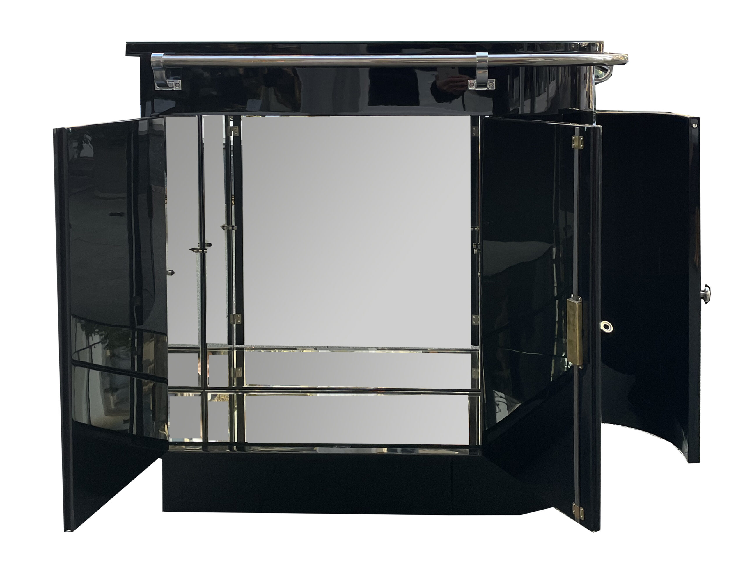 Innen verspiegelt mit einem Glasboden versehen