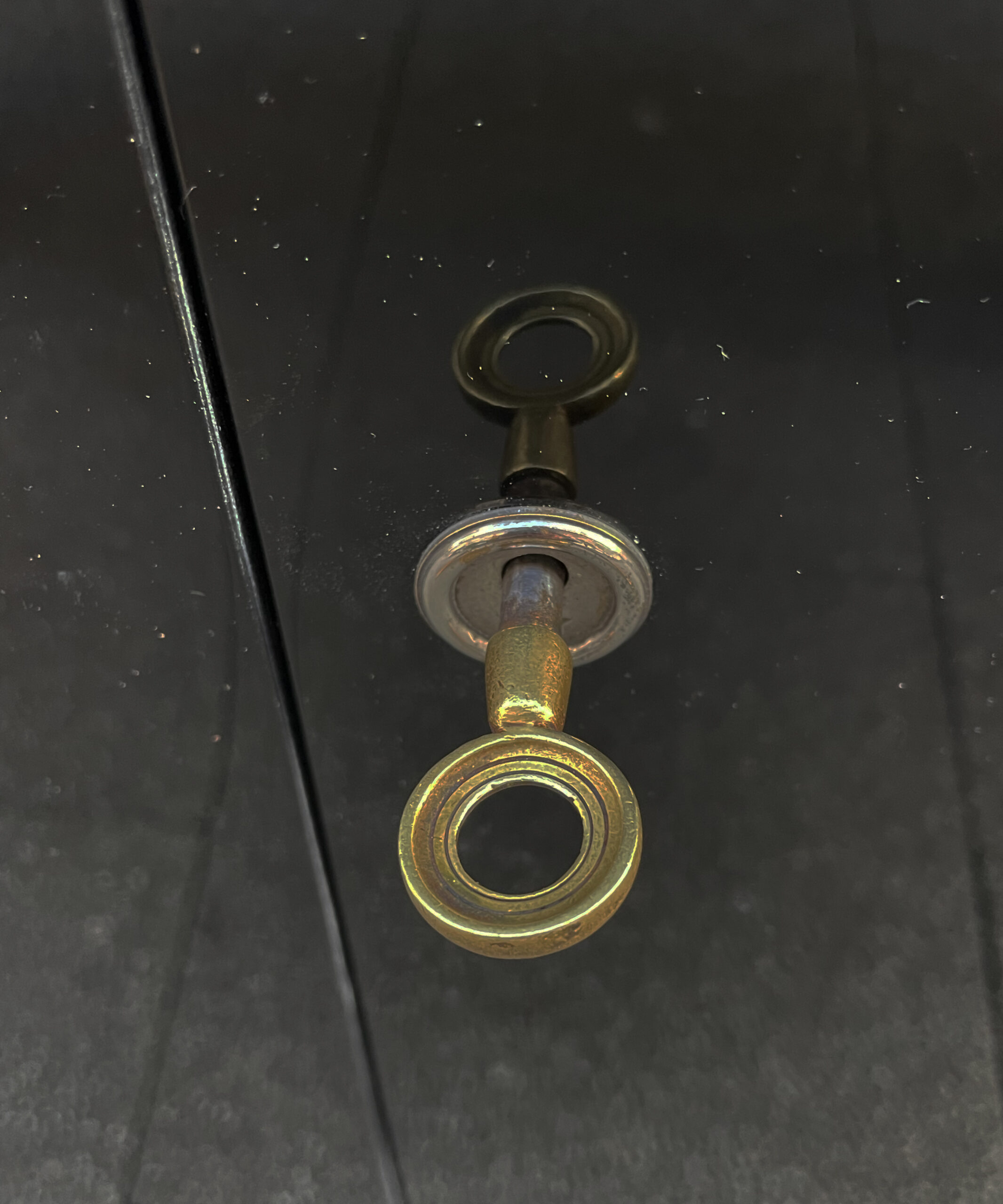 Zierlicher Barschrank aus dem Art Déco in Schwarzlack