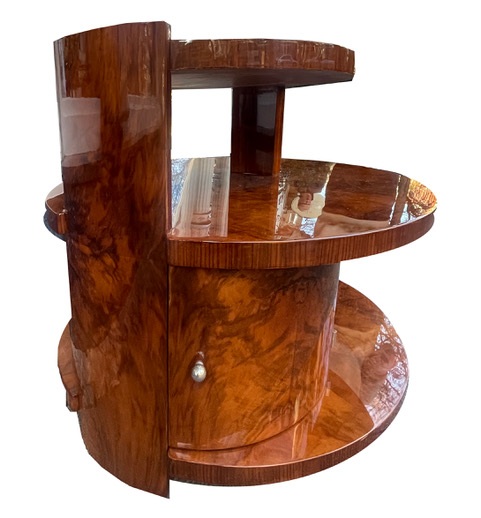 Nussbaumholz furnierter Tisch aus der belgischen Art Deco Werkstatt De Coene & Frères.