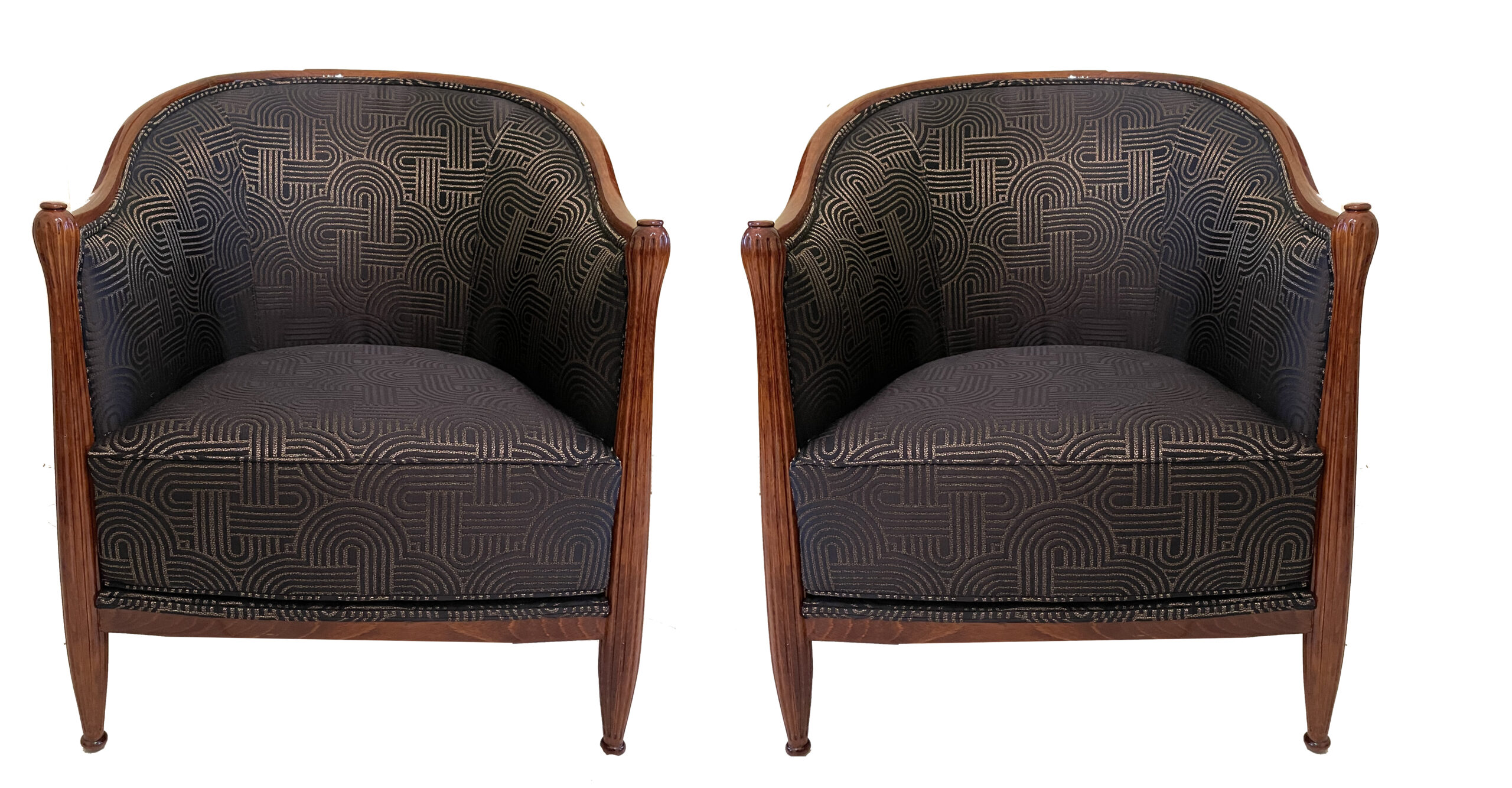 Das Paar Art-Déco-Sessel wirkt in Kombination mit einem Art-Déco-Couchtisch besonders stimmig und setzt in Salon oder Kaminzimmer einen starken, dekorativen Akzent.