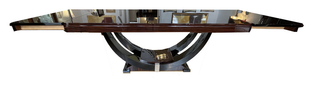 Art Deco dining table in Makassar ebony, accented with black lacquer and chrome – extendable – gondola-style base, France, circa 1930. Two black-stained extension leaves fit into the side pull-outs, adding 50 cm of length to each side—resulting in a total length of 280 cm.