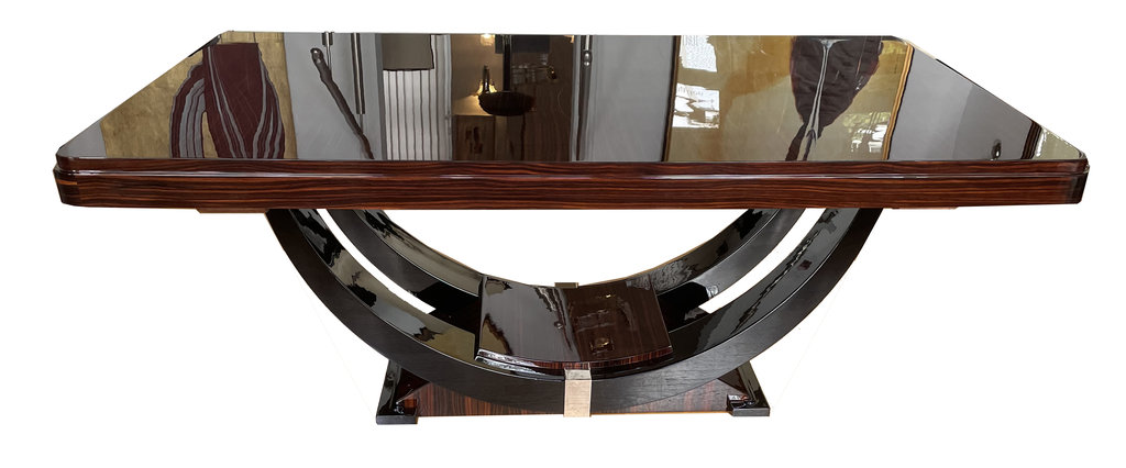 Art Deco dining table in Macassar ebony with black lacquer and chrome accents – extendable – gondola-style base, France, circa 1930.