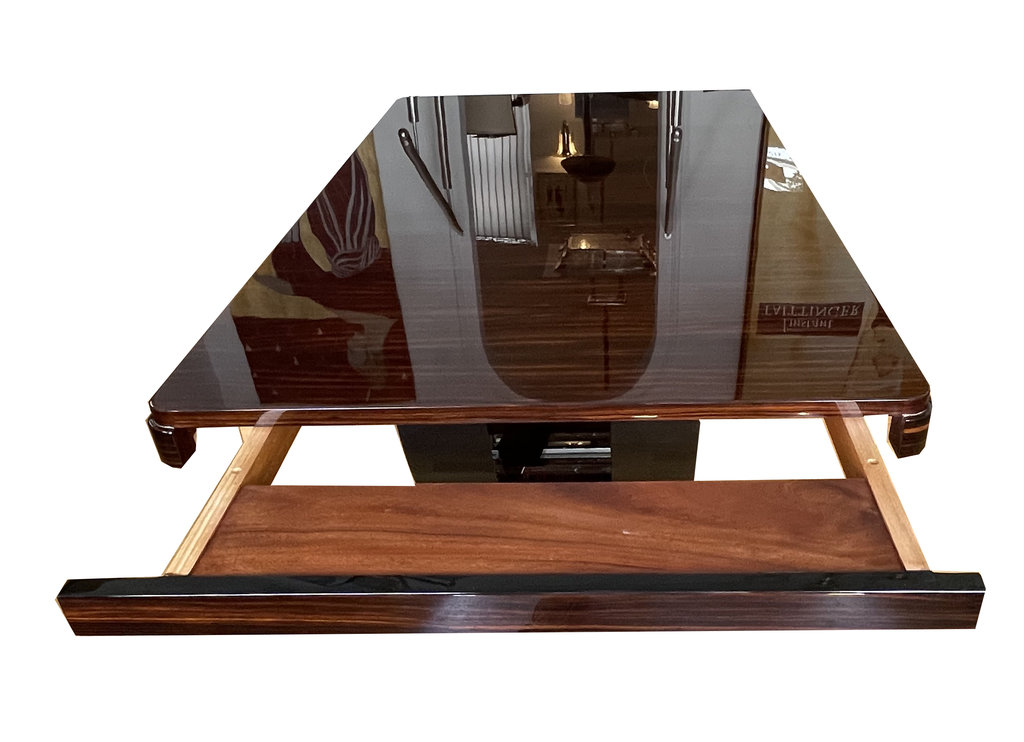 Art Deco dining table in Makassar ebony, accented with black lacquer and chrome – extendable – gondola-style base, France, circa 1930. Two black-finished leaves fit into the side extensions, adding 50 cm of length to each side—resulting in a total length of 280 cm.