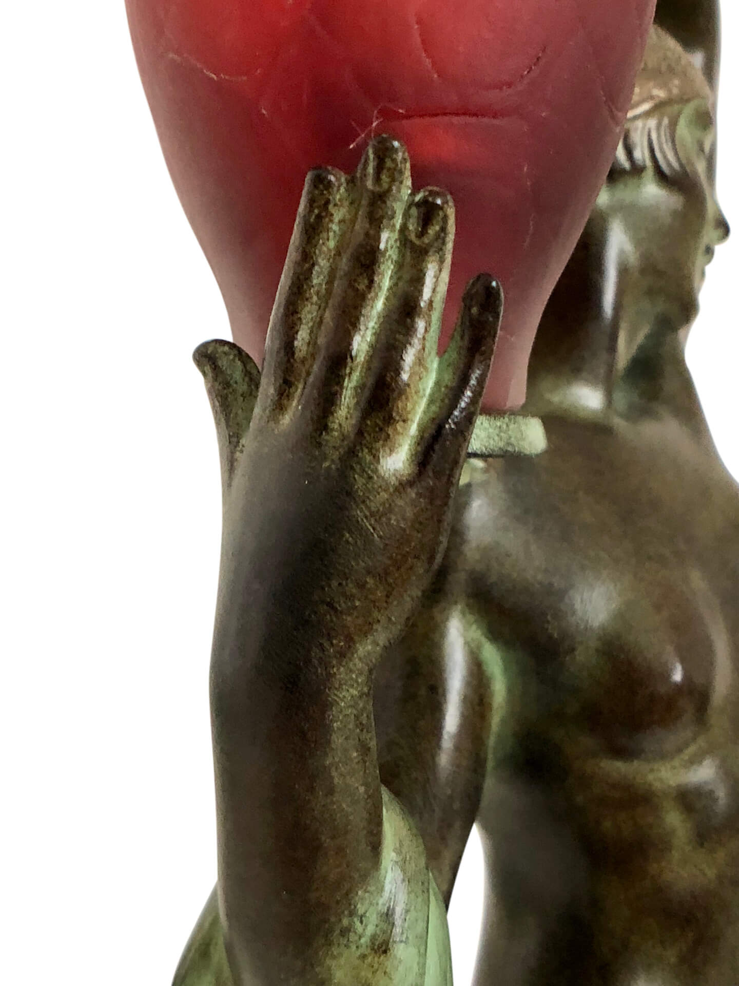 <strong>Detail der Brust der Art Déco Odalisque von Fayral</strong>