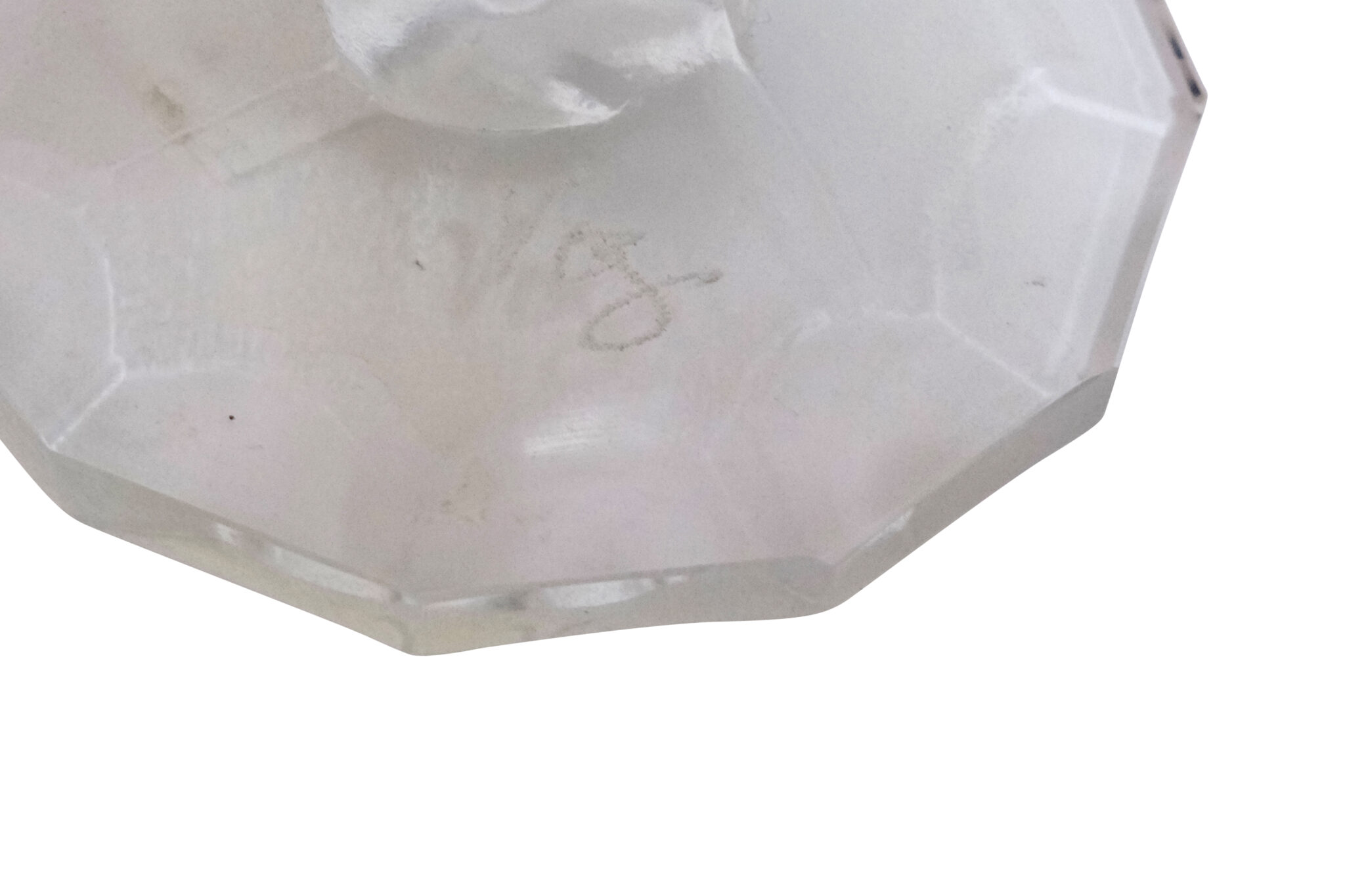 Signatur auf der Unterseite der Verlys Vase