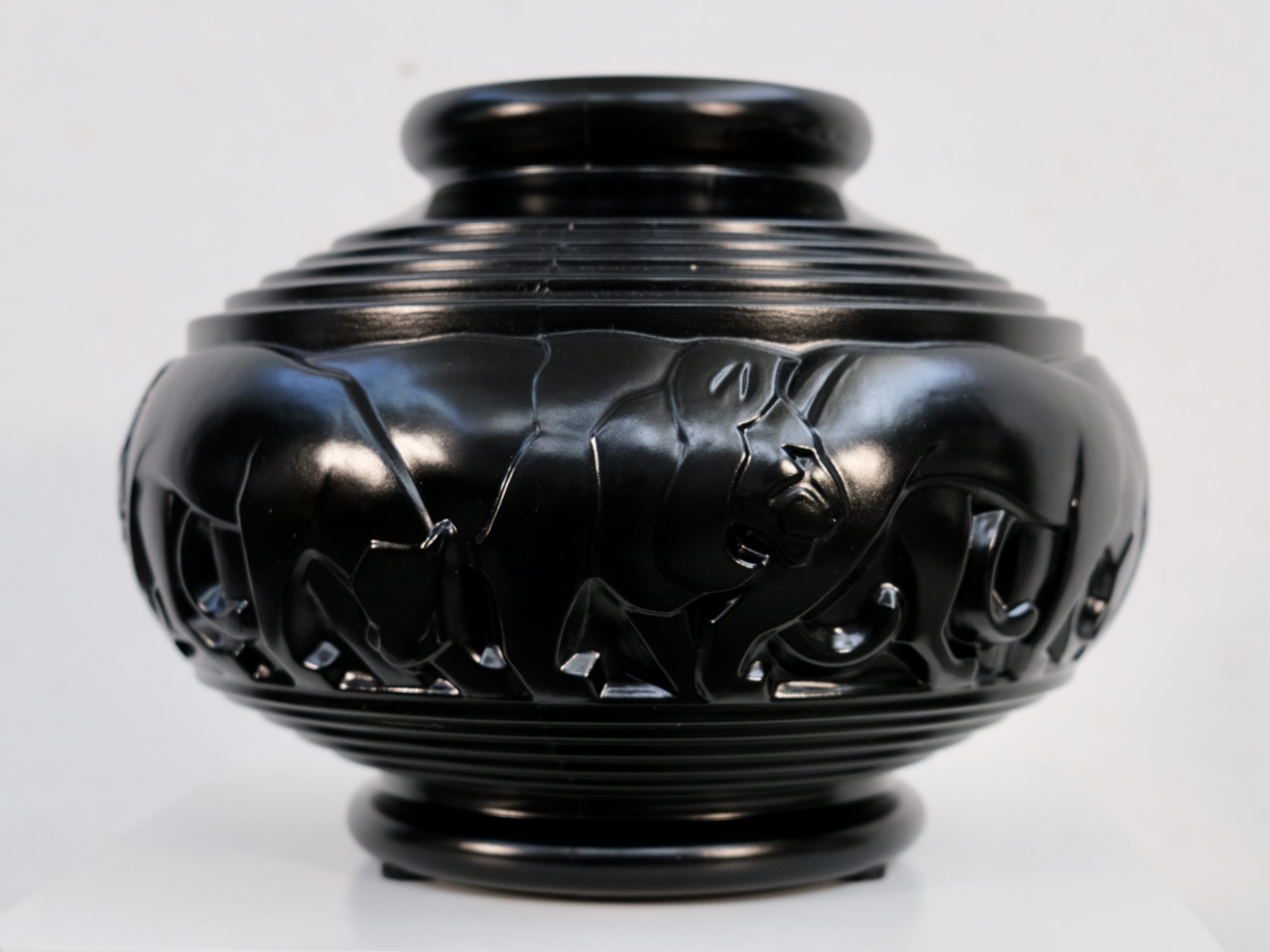 Front view of the Pierre d’Avesn vase with lions in raised relief above the circular foot